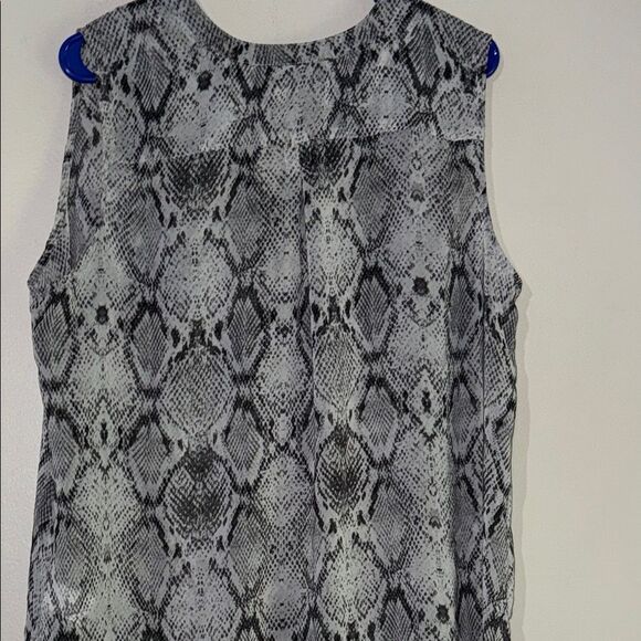 Apt. 9 Gray and Black Sleeveless Blouse - Picture 10 of 11